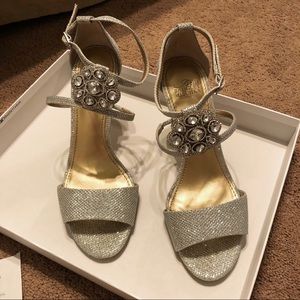 WORN 1x! Belle Badgley Mischka Brandy Silver Heels